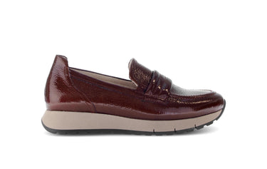 Slippers rouges en cuir vernis