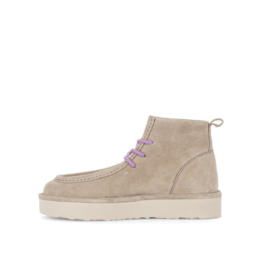 Bottines beiges en cuir velours (lacets violets)