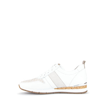 Baskets blanches en combinaison cuirs