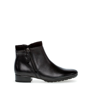 Bottines noires en combinaison cuirs