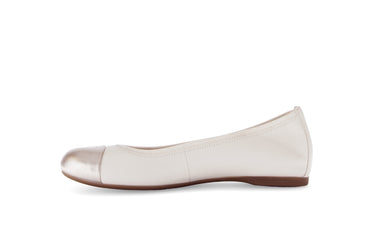 Ballerines blanc crème en cuir lisse