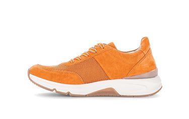 Baskets oranges en nubuck et textile