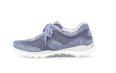 Baskets bleues en textile