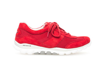 Baskets rouges en textile