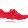 Baskets rouges en textile